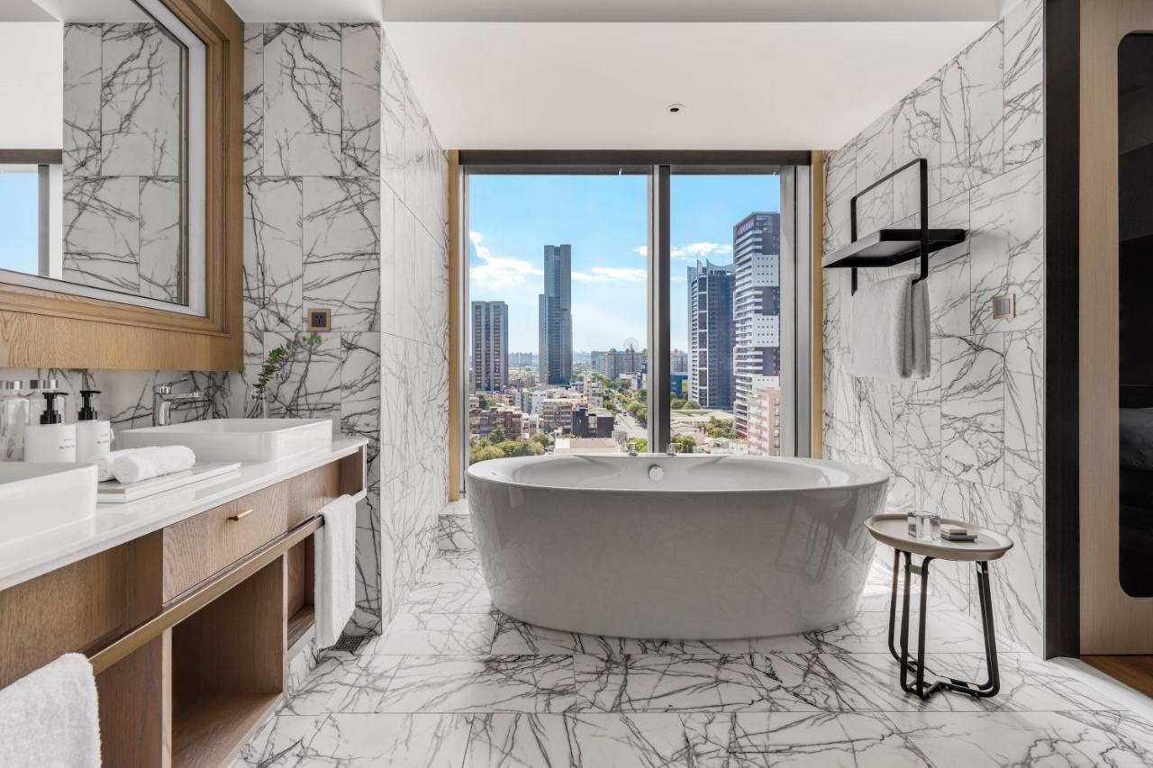 InterContinental Kaohsiung, an IHG Hotel Bagian luar foto Bathroom