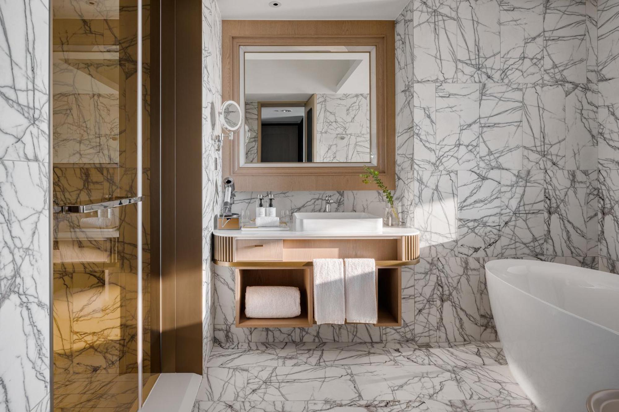 InterContinental Kaohsiung, an IHG Hotel Bagian luar foto Bathroom