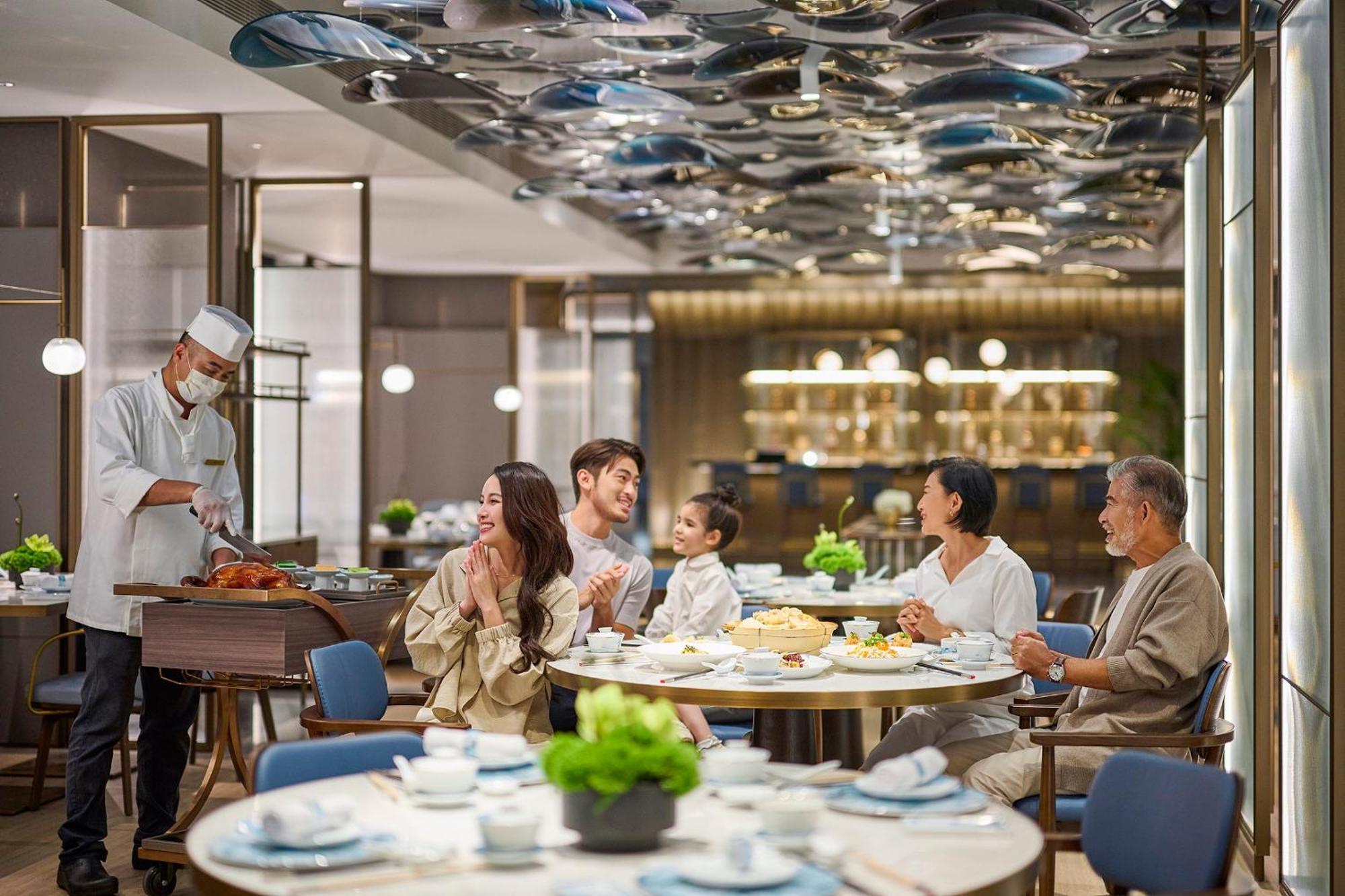 InterContinental Kaohsiung, an IHG Hotel Bagian luar foto The Club at Hong Kong International Airport