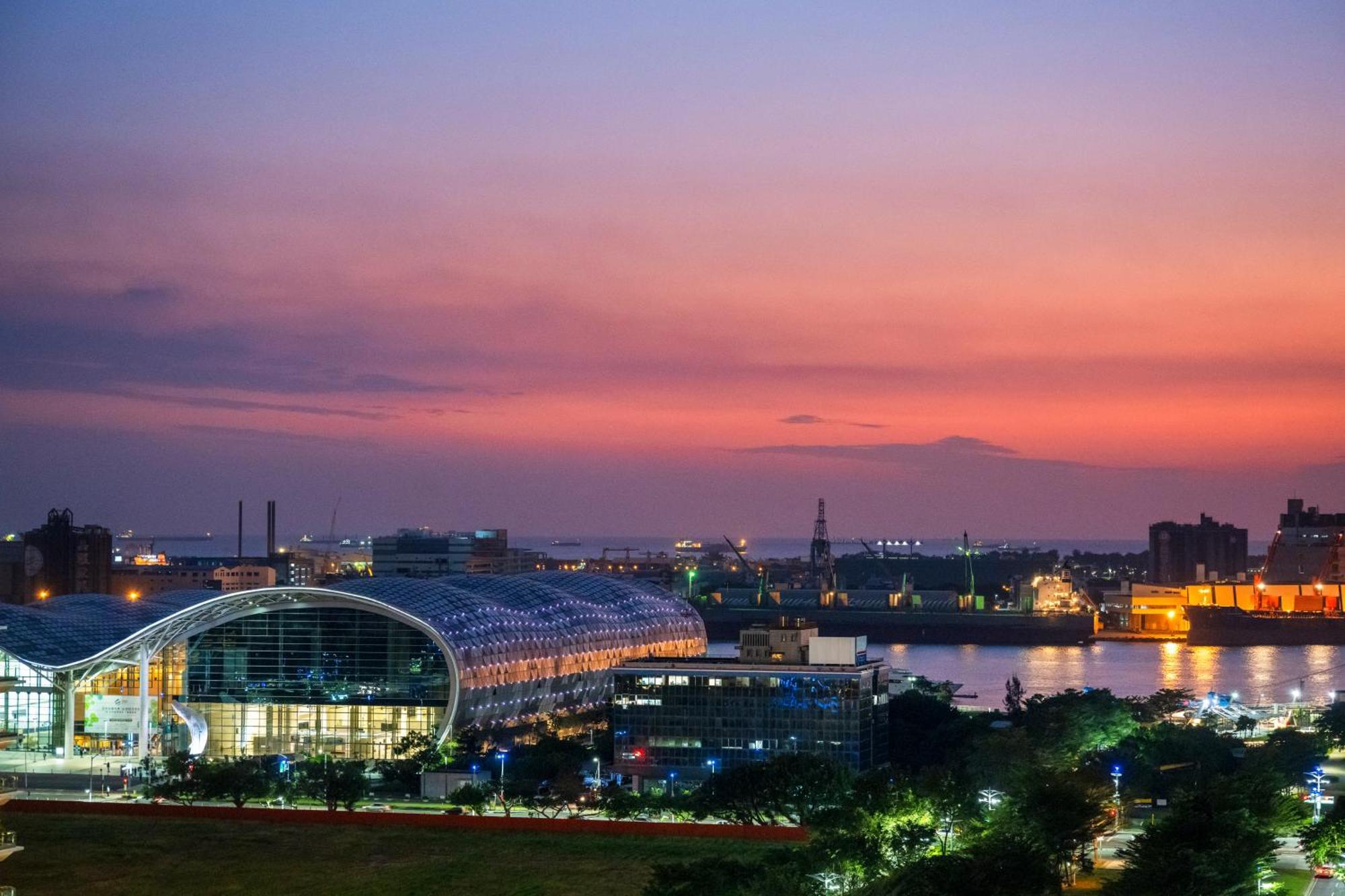InterContinental Kaohsiung, an IHG Hotel Bagian luar foto View of the city